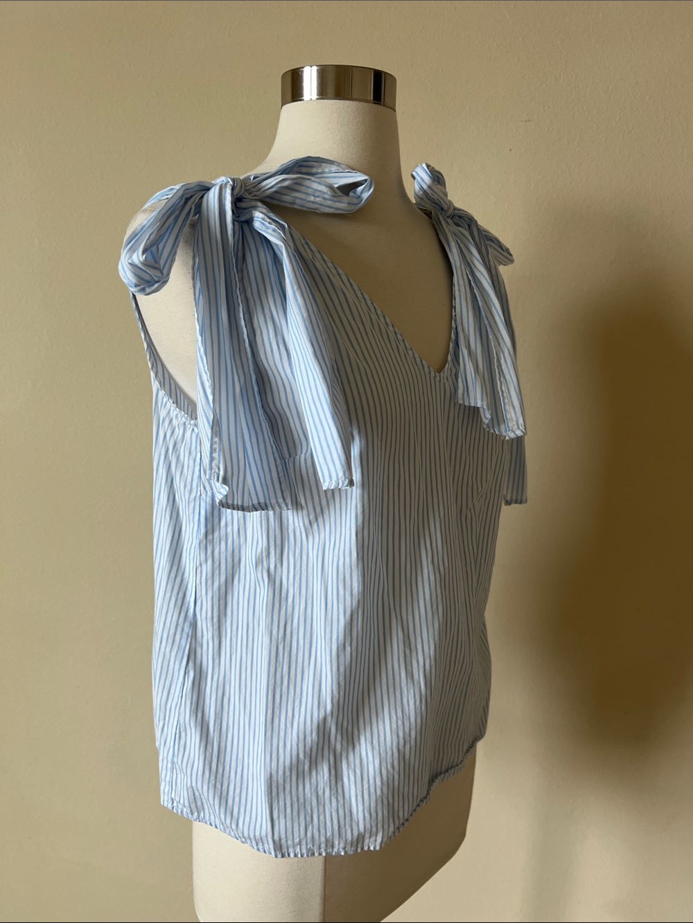 Who What Wear Light Blue & White Striped Tie-Shoulder V-Neck Camisole - Picture 6 of 9